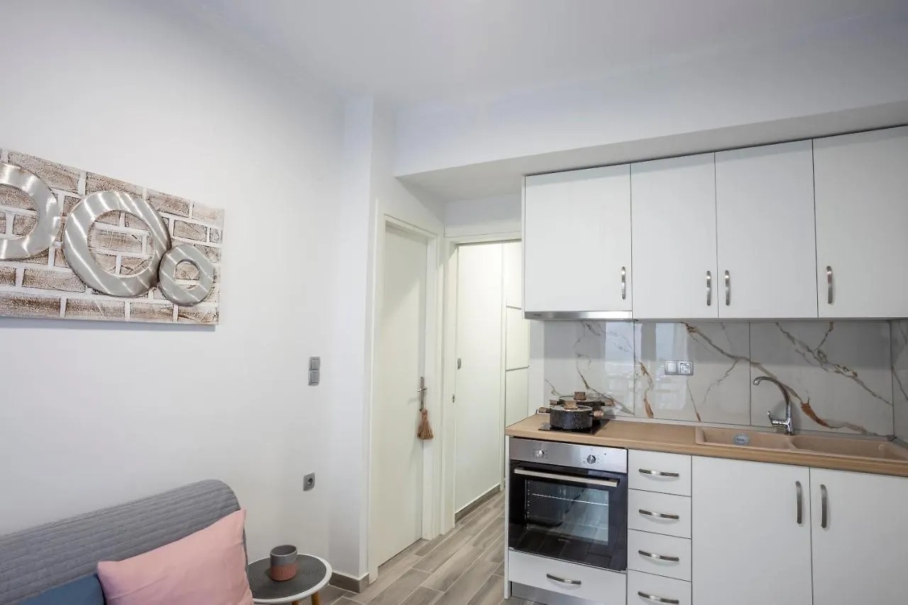Flamingo Deluxe Studio Apartment Pefkochori