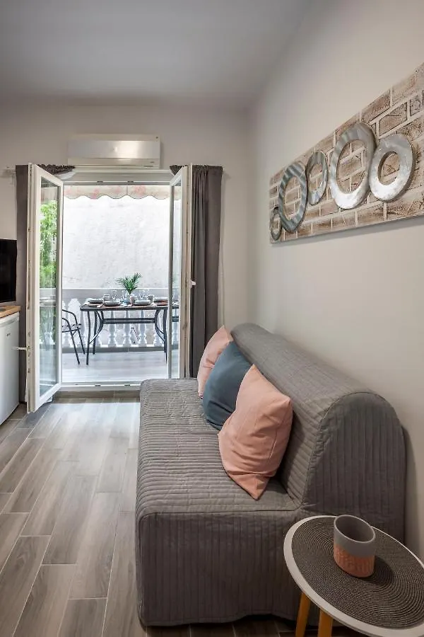Flamingo Deluxe Studio Apartment Pefkochori