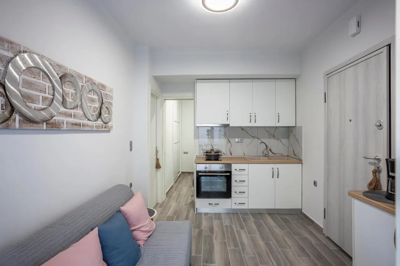 Flamingo Deluxe Studio Apartment Pefkochori