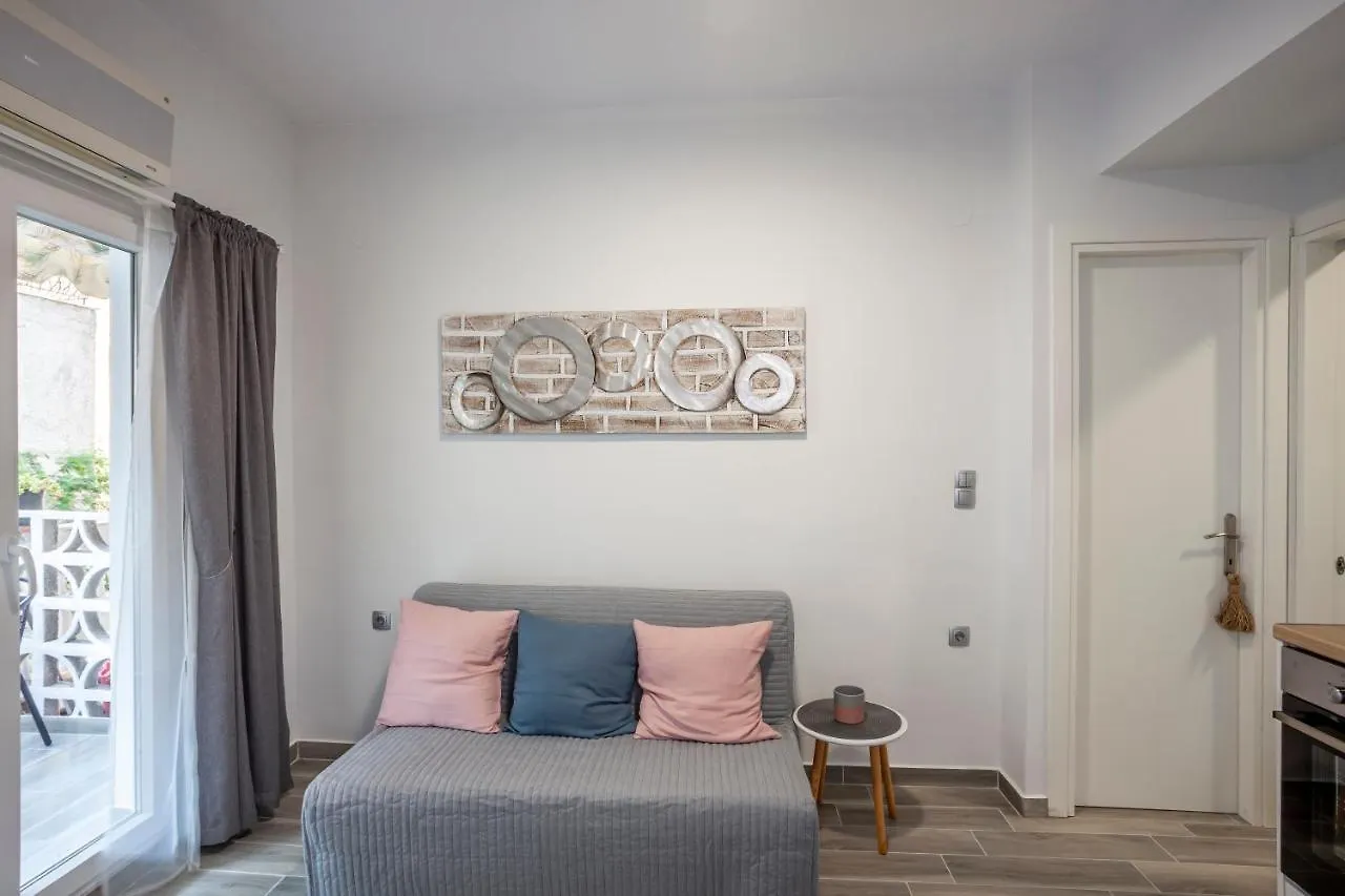 Flamingo Deluxe Studio Apartment Pefkochori